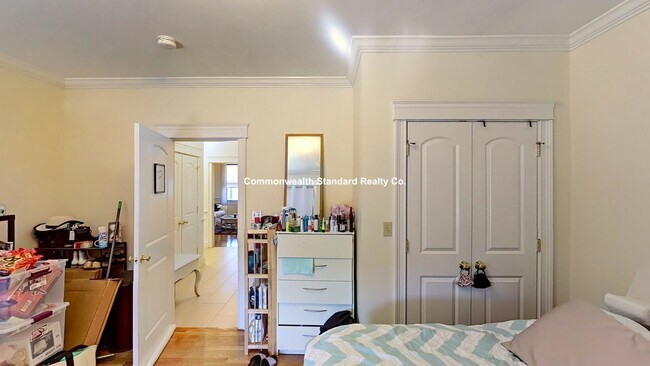 Building Photo - 27 Glenville Ave