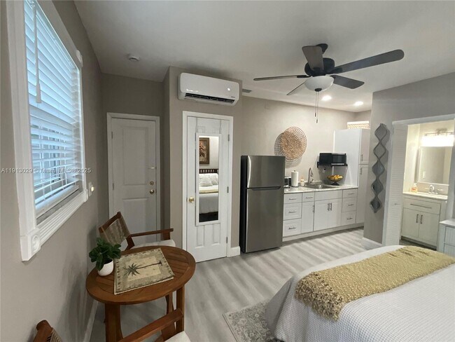 Building Photo - 8638 SW 50th St