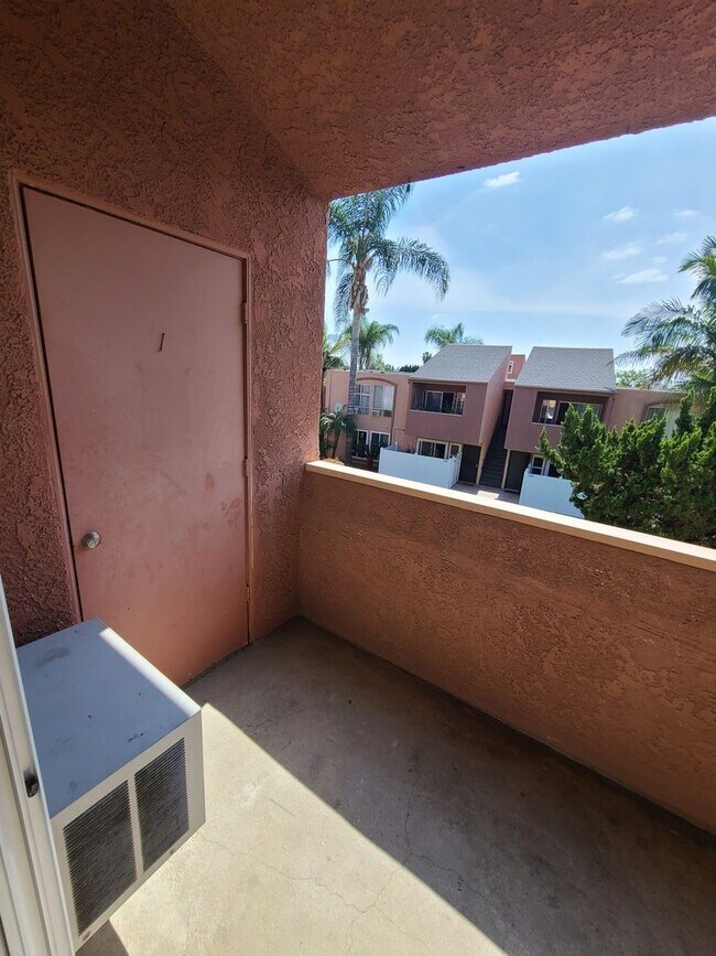 Building Photo - Beautiful 2BD/1BA – Natural Light - Mission Trails/San Carlos Area - Comfortable and Quiet