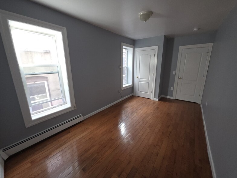 Building Photo - 554 Avenue C