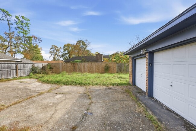 Building Photo - 3918 Wintergreen Dr