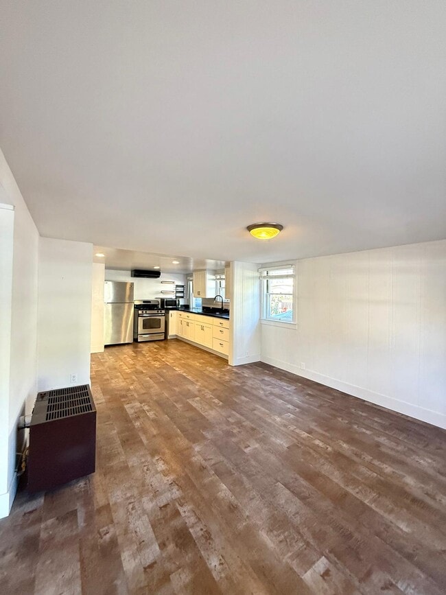 Building Photo - 315 1st St