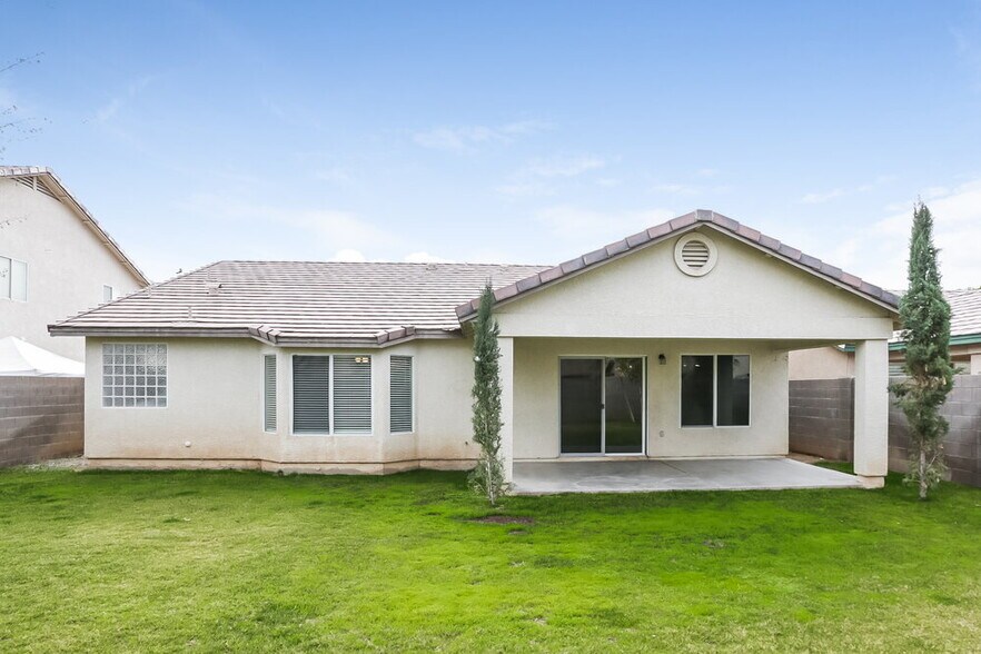 Building Photo - 2904 W Sunland Ave