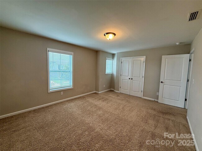 Building Photo - 106 E Americana Dr