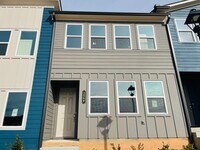 Building Photo - LIKE NEW IN PARK VUE! Townhome located across from Westside Park in Atlanta! MUST SEE!