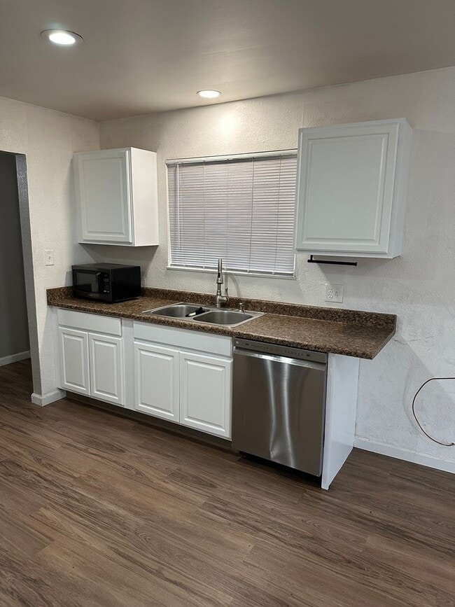 Building Photo - Home for rent