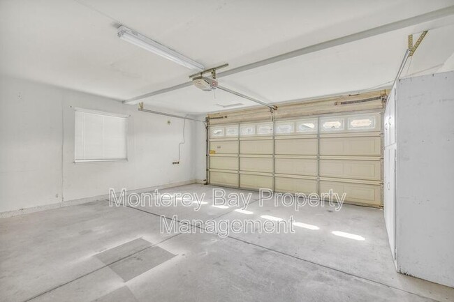 Building Photo - 143 Seal Ct