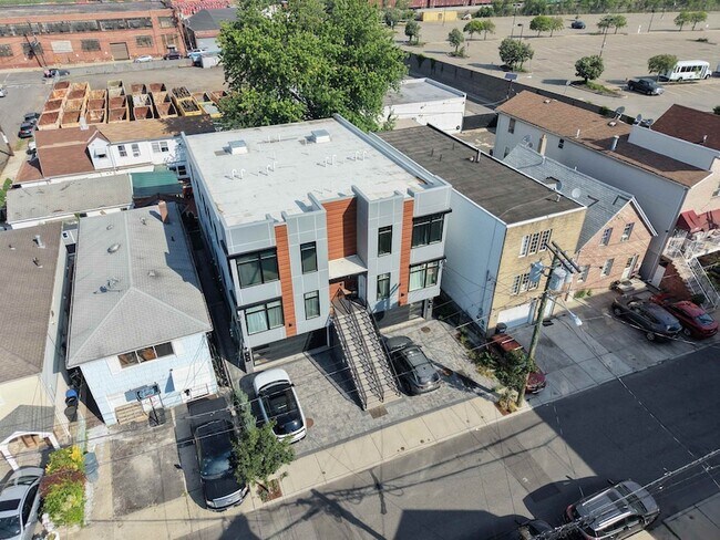 Building Photo - 4805 Aschoff Pl