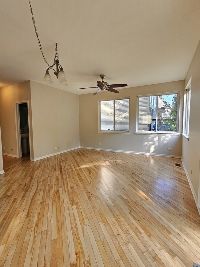 Building Photo - 1136 Larkspur Ct