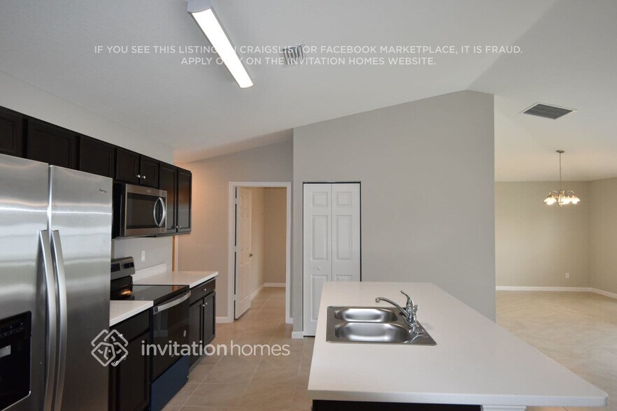 Building Photo - 1725 SW Monterrey Ln