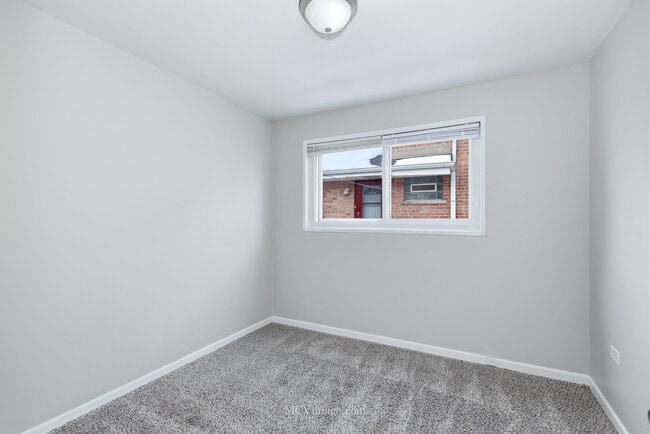 Building Photo - 14631 Kimbark Ave