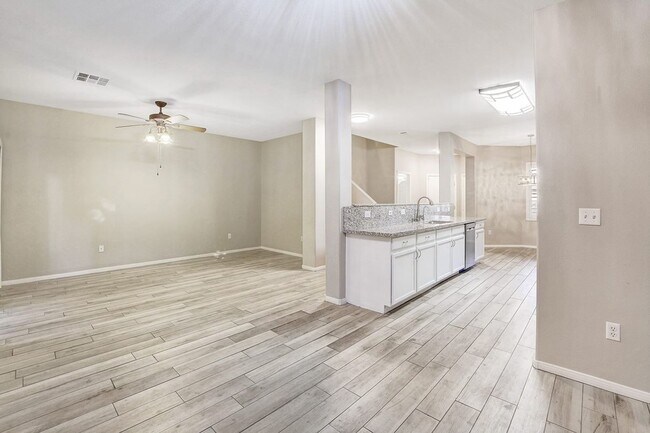 Building Photo - 716 Peachy Canyon Cir