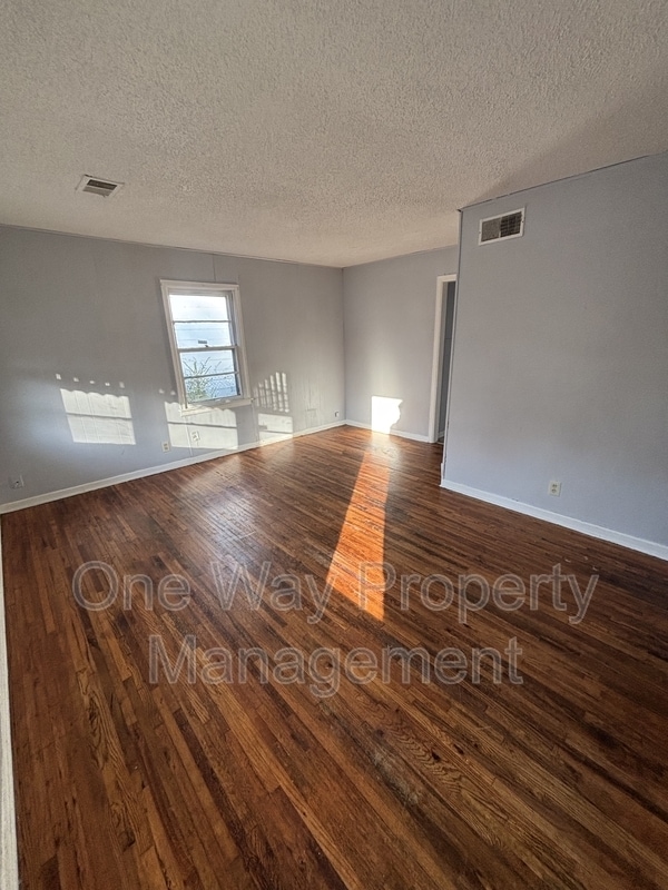 Building Photo - 1912 N Grove St