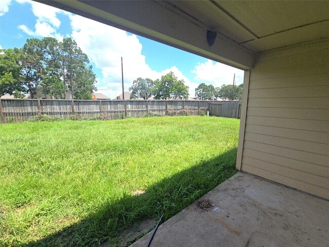 Building Photo - 2303 Golden Brandy Ln