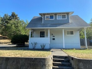 Building Photo - Cozy 3 Bedroom, 1 Bathroom Home with Spacious Back Yard.