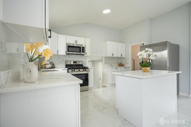 Building Photo - 106 Boulevard W