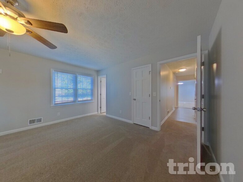 Building Photo - 429 Sugar Springs Way