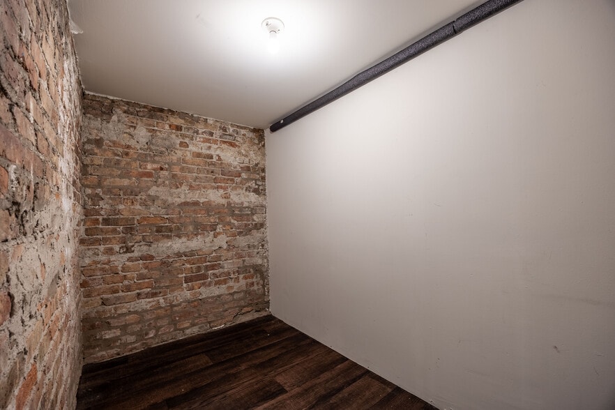 Building Photo - 2833 W Medill Ave