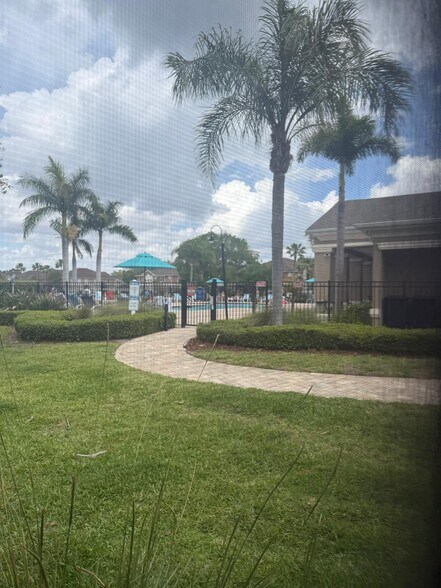 Building Photo - 7001 Interbay Blvd