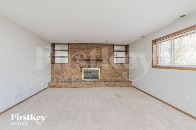 Building Photo - 753 Willow Rd