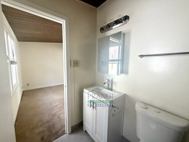 Building Photo - 25 Willow Ave