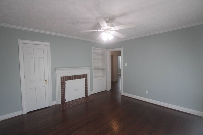 Building Photo - For Lease - 3 Bed, 1.5 Bath, 1600sqft, Sin...
