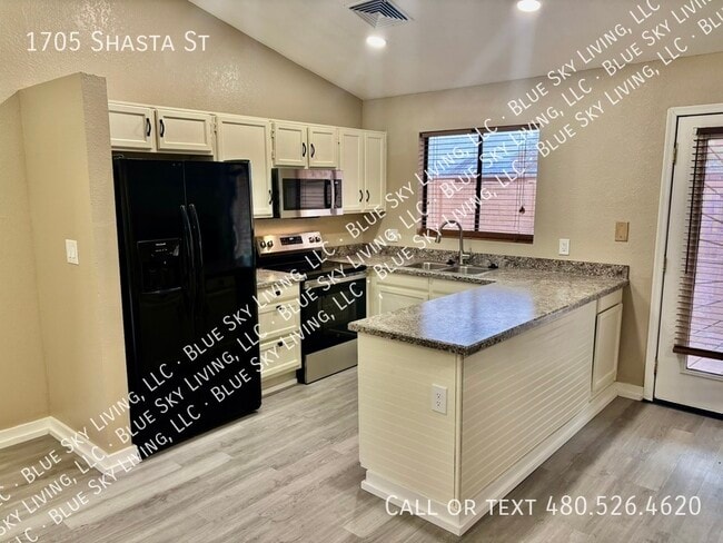 Building Photo - 1705 Shasta St