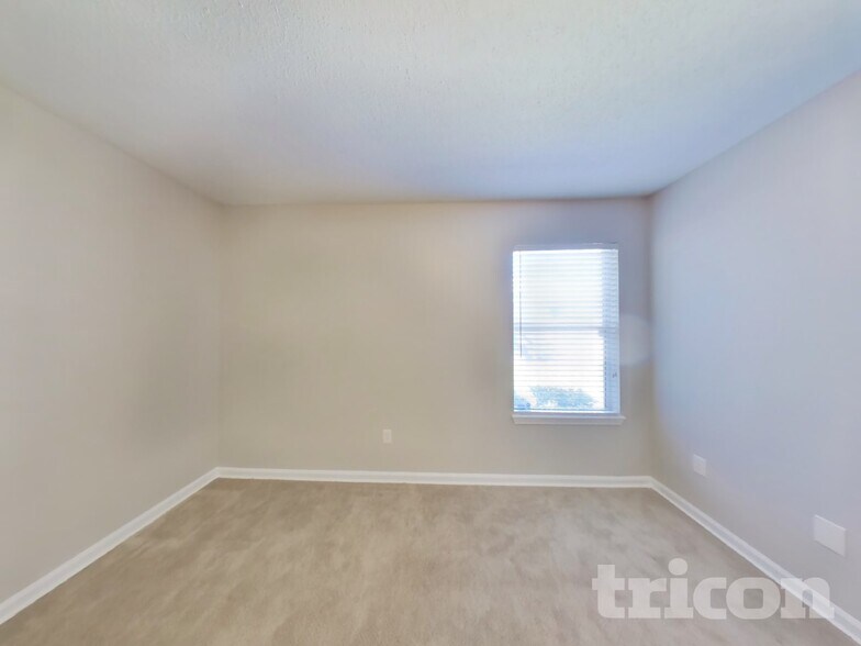 Building Photo - 12740 Black Angus Dr