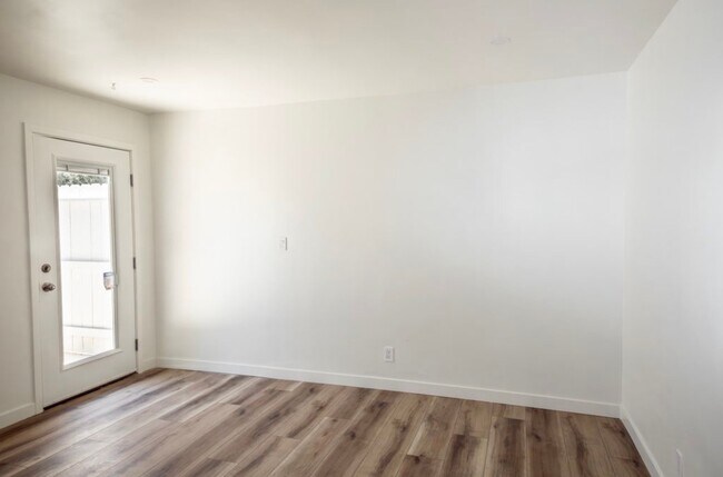 Building Photo - 439 S Evergreen Ave