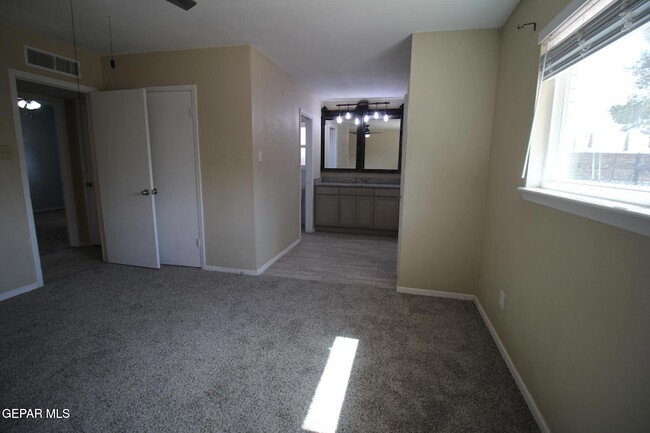 Building Photo - 351 Duanesburg St
