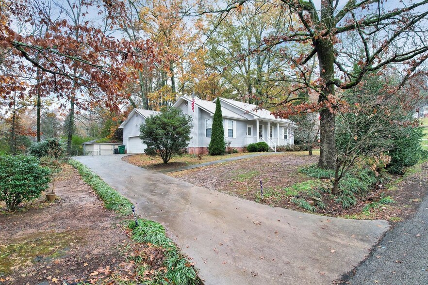 Building Photo - 140 Glenda Dr