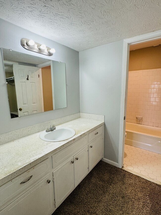 Building Photo - Dreamy 3-Bedroom