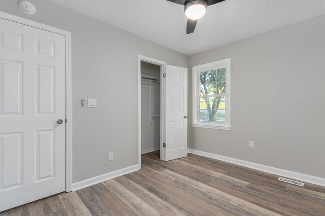 Building Photo - 216 Cross Hill Rd