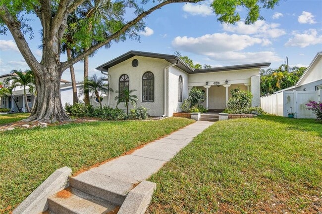 Building Photo - 3120 S Julia Cir