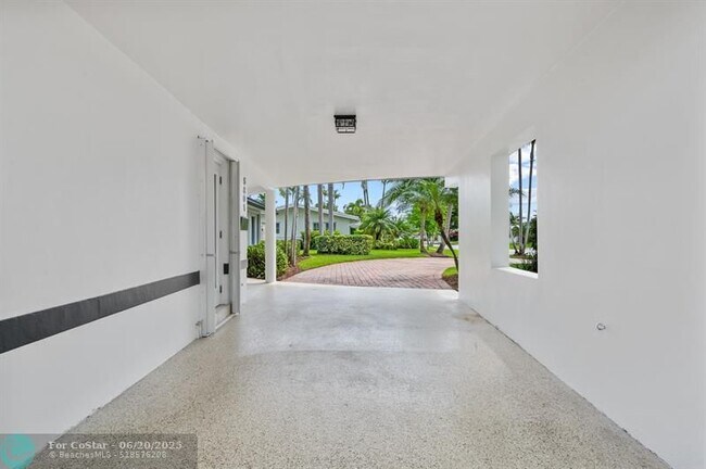 Building Photo - 5801 NE 21st Dr