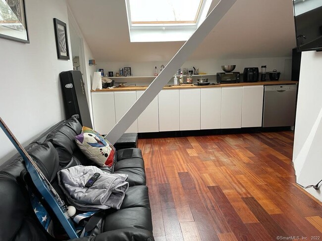 Building Photo - 92 William St