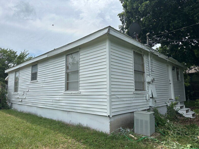 Building Photo - 8100 Doreen Ave