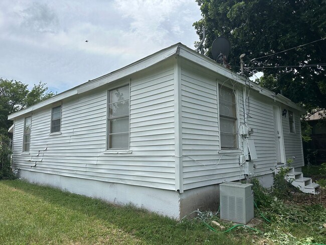 Building Photo - 8100 Doreen Avenue
