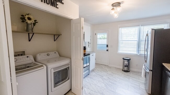 Building Photo - Solid brick duplex located in Forest Acres