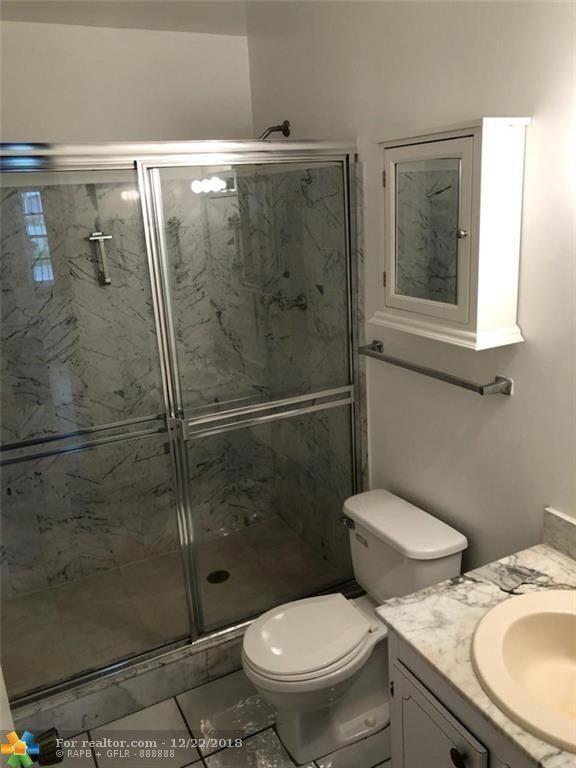Building Photo - 6439 Bay Club Dr