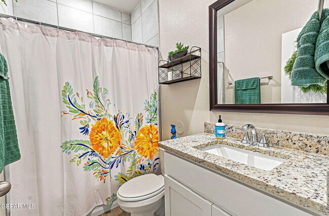 Building Photo - 13876 Loreina Luz Ave