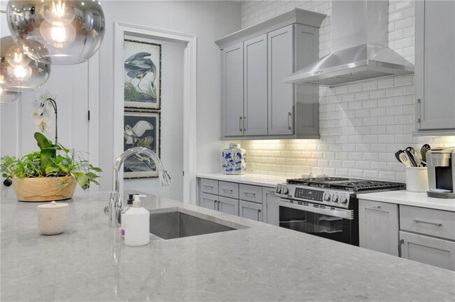 Building Photo - 885 3rd St