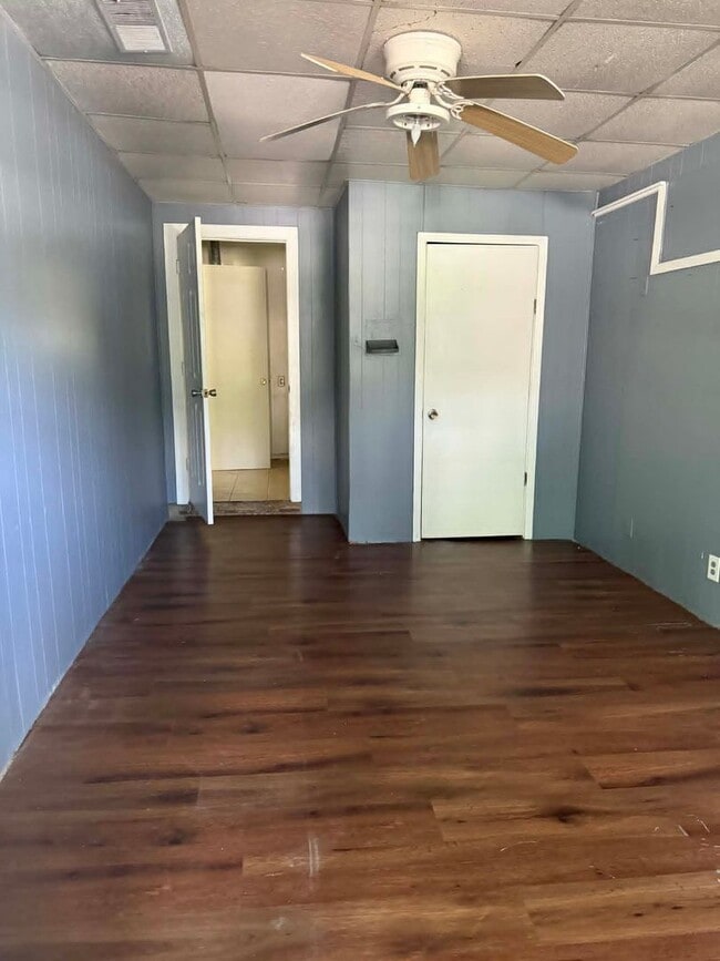 Building Photo - 3013 Hazel Cir