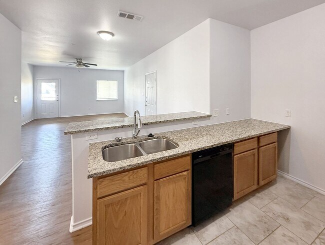 Building Photo - Stylish 3-Bedroom, No-Carpet Living with Flexible Move-In Terms in Princeton, TX