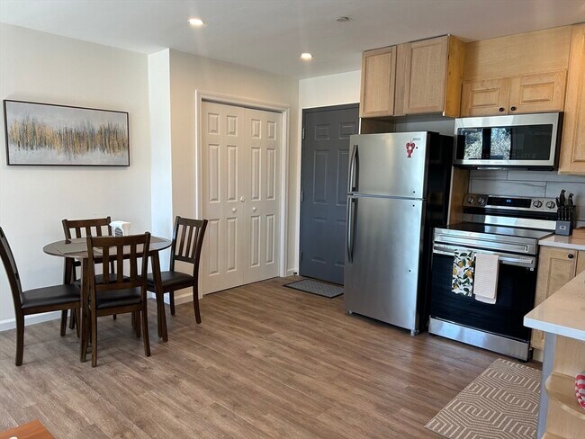 Building Photo - 64 Salem St