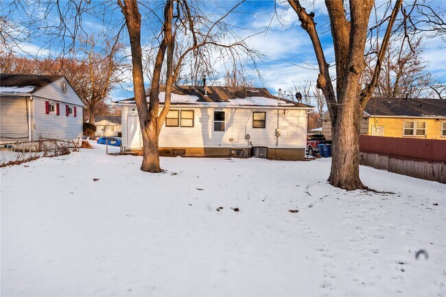 Building Photo - 9725 Medford Dr