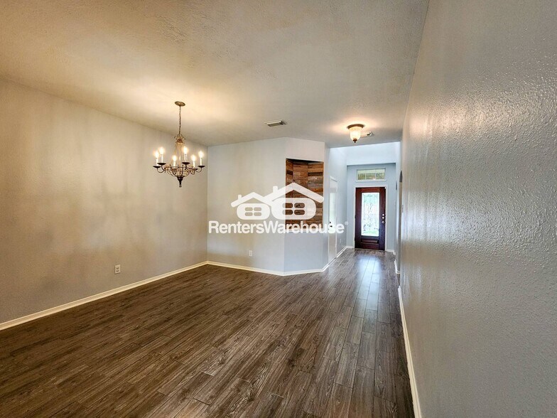 Building Photo - 11902 White Water Bay Dr
