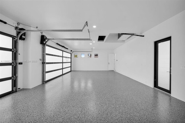 Building Photo - 4016 Chiquita Blvd S