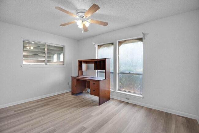 Building Photo - 9427 Braeburn Glen St