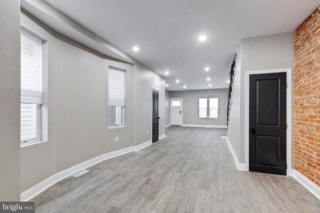 Building Photo - 6205 Elmwood Ave